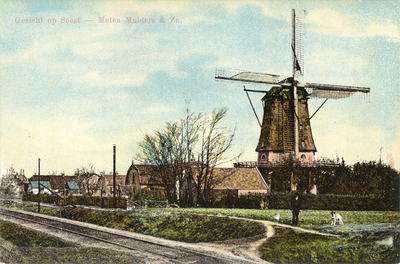 14500 Gezicht op de stellingkorenmolen De Vlijt met omringende bebouwing aan de Kerkstraat te Soest uit het zuidwesten; ...